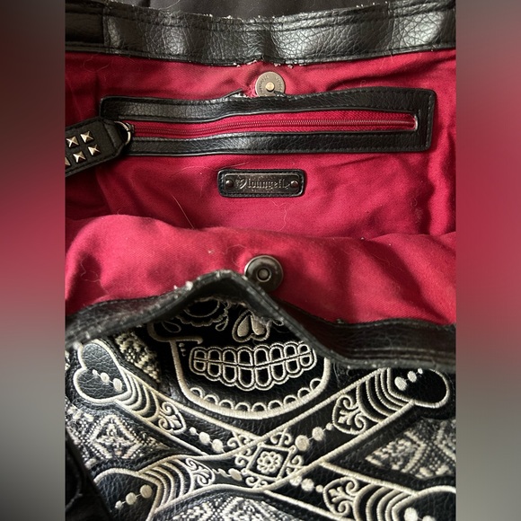 Skull black and white loungefly handbag. - Picture 8 of 8